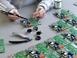 THT-Handarbeitsplatz_190px THT manual assembly in electronics production